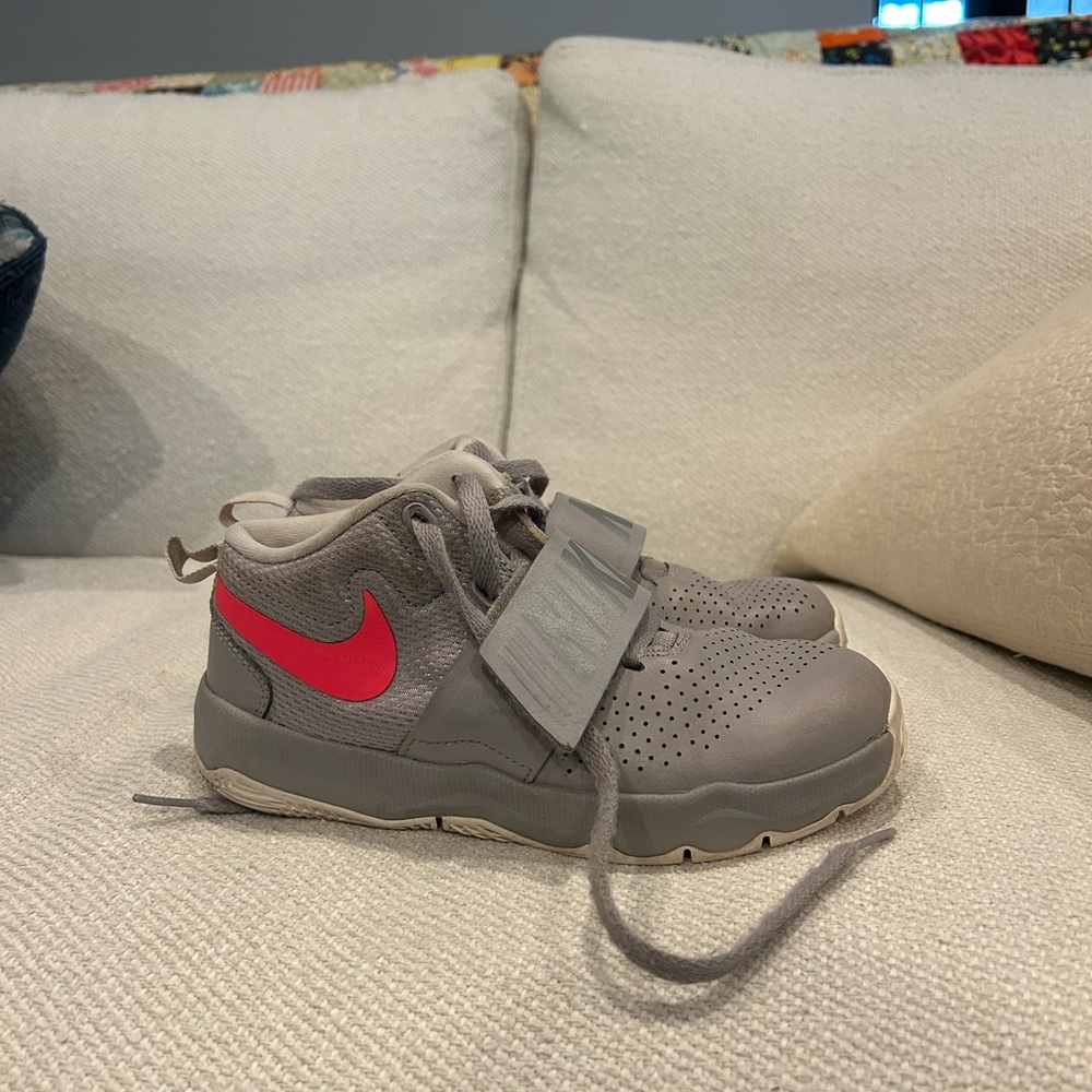 Girls Nike Basketball Shoes Sz 2